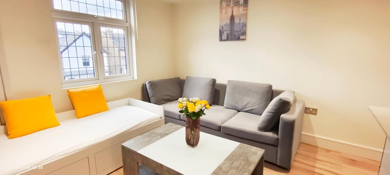 First Floor Flat 1 Northwood Lägenhet London Exteriör bild