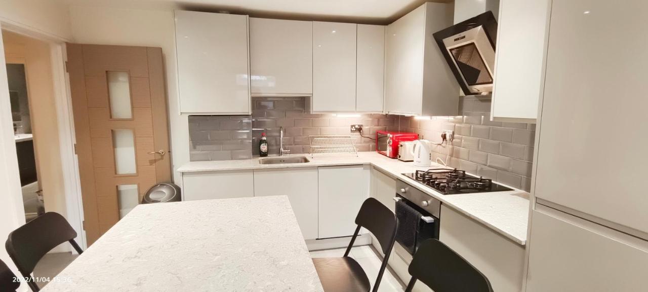First Floor Flat 1 Northwood Lägenhet London Exteriör bild