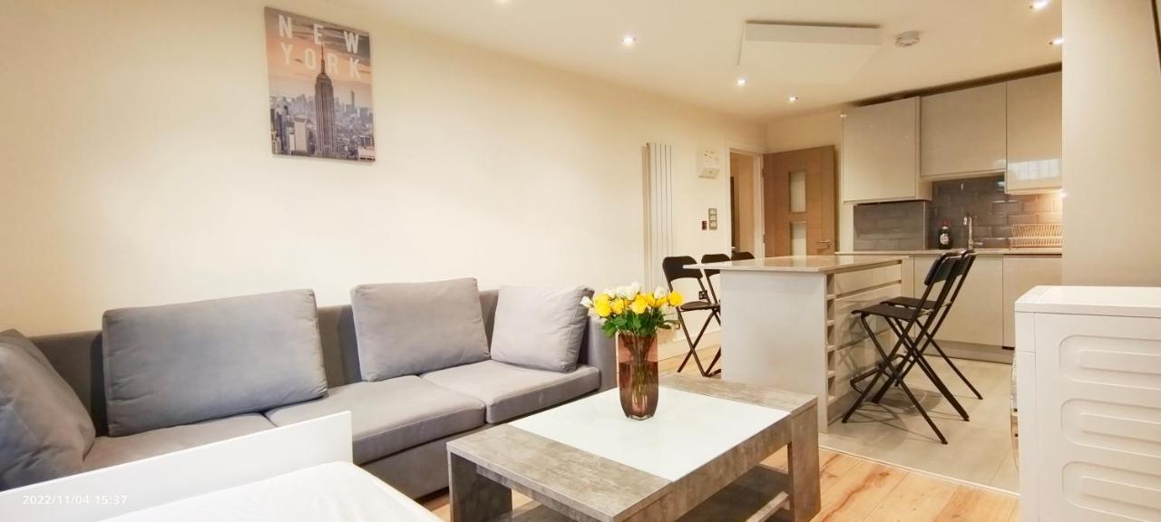 First Floor Flat 1 Northwood Lägenhet London Exteriör bild