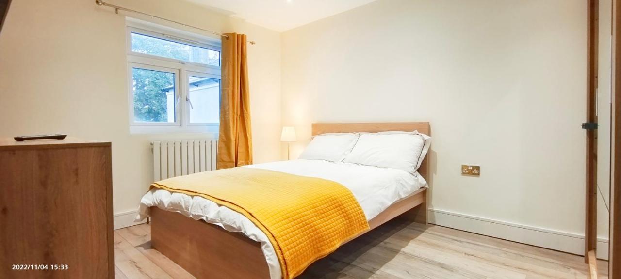 First Floor Flat 1 Northwood Lägenhet London Exteriör bild