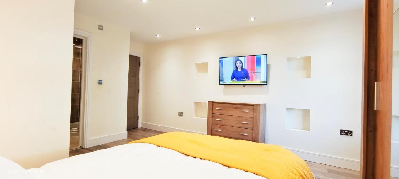 First Floor Flat 1 Northwood Lägenhet London Exteriör bild